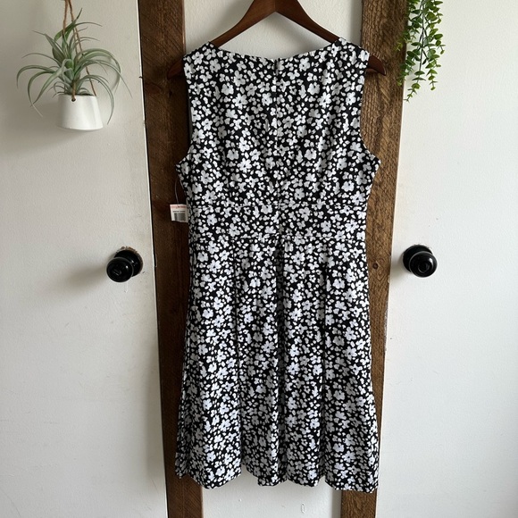 New Charter Club Women’s Fit & Flare Cotton Floral Dress with Pockets size 10 - Picture 11 of 16